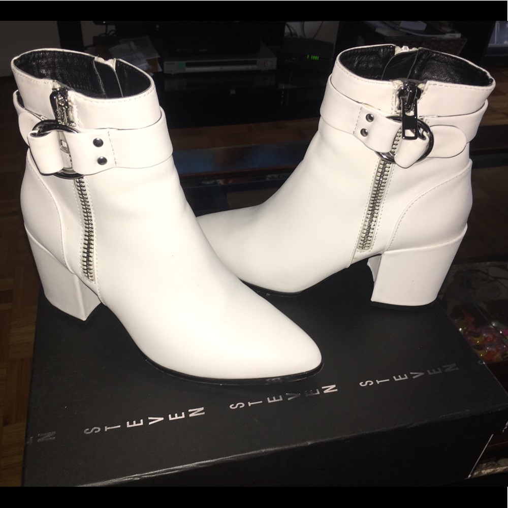 Steve Madden Johannah White Leather Booties